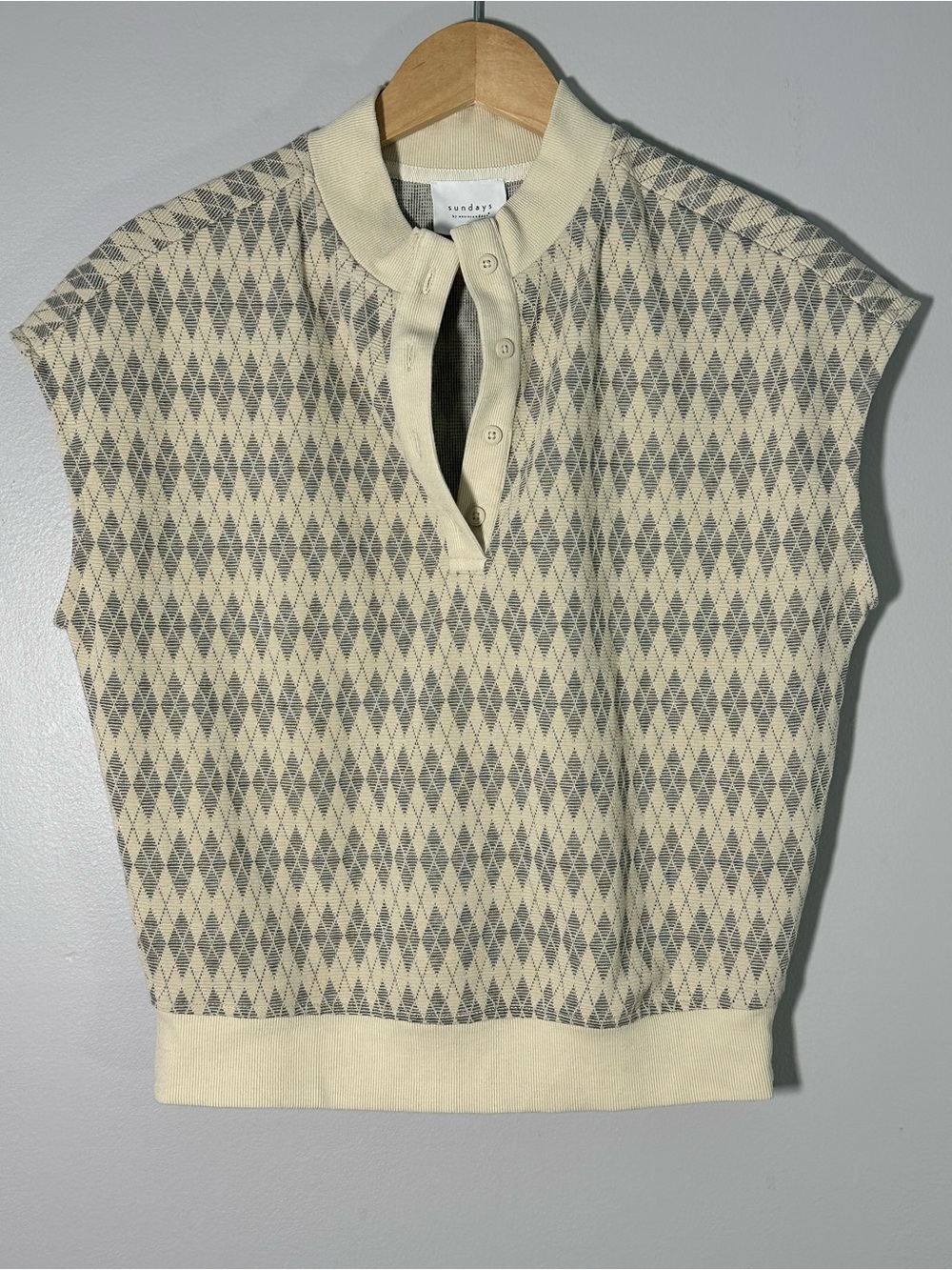 sundays Cream & Gray Argyle Knit Sleeveless Polo Sweater